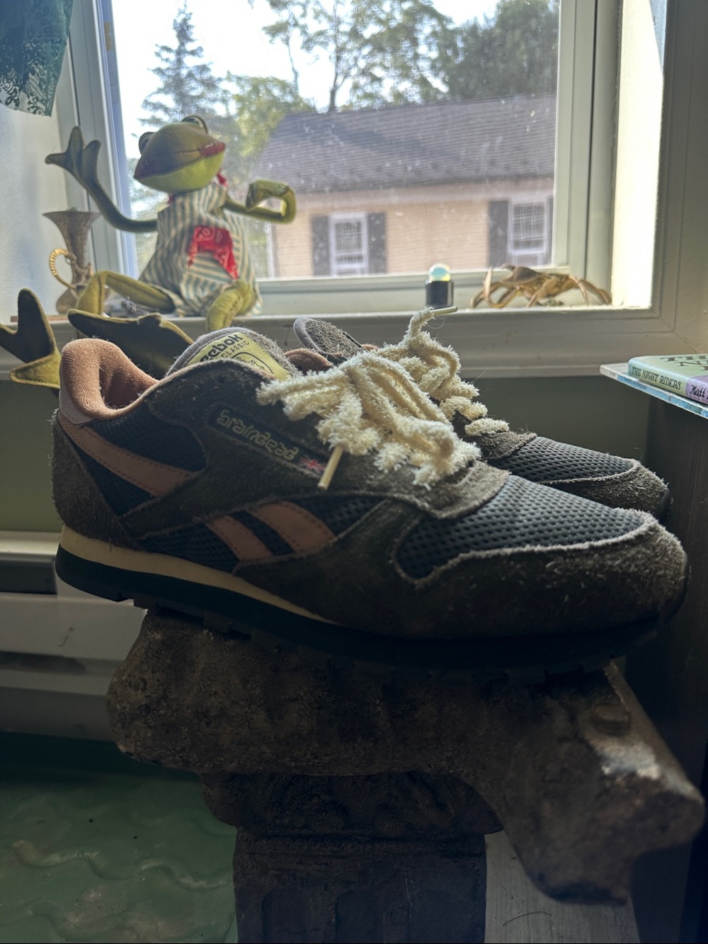 Braindead Reebok Men's Sneakers in Dark Green with Pink Accents